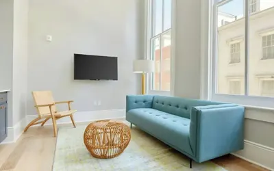 2 Units, Steps to the French Quarter & Bourbon St The Harlequin by Avantstay