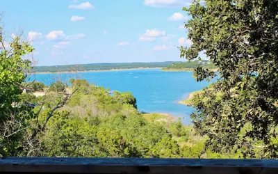 Shore Nuff, a Relaxing 4-bedroom Vacation Home on Canyon Lake
