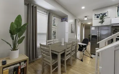 4 Queen Beds High Speed Wifi Private Parking