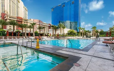 MGM 1811 Deluxe Studio Strip View