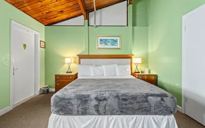 Oceanfront Inn Room #10- Standard Room - King Bed