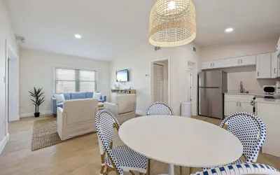 Welcome to The Drift Your Laid-back Beach Escape in Cocoa Beach! 2/2