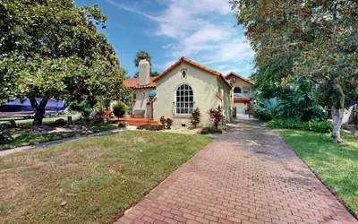 Charming Spanish-style Home in Davis Shores Walk to Downtown, Beach & Local Fun!