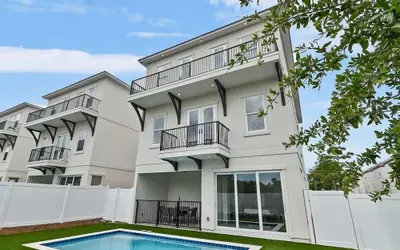 Modern Family 7BR w Private Pool and Patio