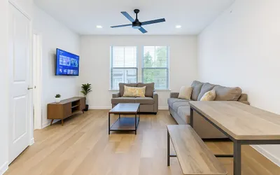 Cozy & Chic - Worker Friendly