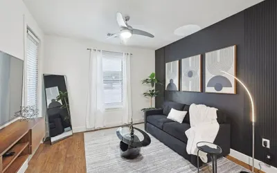 Chic and Stylish 2B Near Legacy West Wi-fi