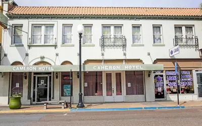 OYO Historic Cameron Hotel Brownsville I-69E