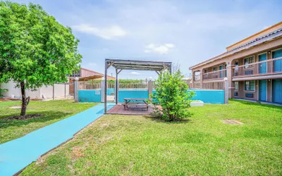 Lone Star Inn & Suites by OYO Harlingen TX