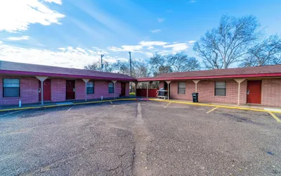 Capital O Hotel Beeville - US 181