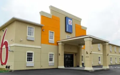 Motel 6 Jourdanton, TX