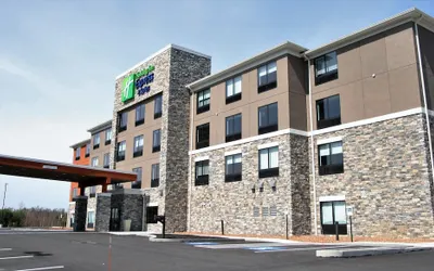 Holiday Inn Express & Suites Clarion, an IHG Hotel