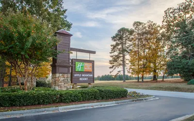 Holiday Inn Club Vacations Apple Mountain Resort at Clarkesville, an IHG Hotel