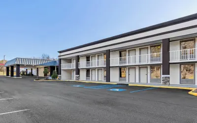 HomeTowne Studios by Red Roof Athens, TN