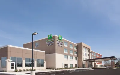 Holiday Inn Express and Suites Detroit/Sterling Heights, an IHG Hotel