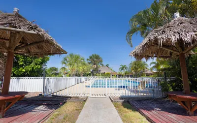 Warm Mineral Springs Motel