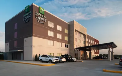 Holiday Inn Express & Suites Kingdom City, an IHG Hotel