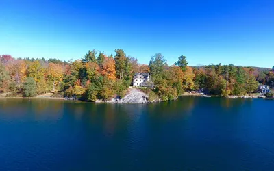 Lakehouse Inn