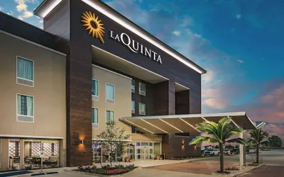 La Quinta Inn & Suites by Wyndham Dallas Plano - The Colony