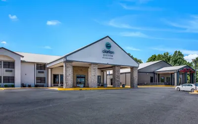 Clarion Pointe Marshall