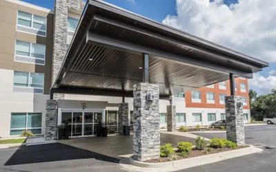 Holiday Inn Express & Suites Commerce by IHG