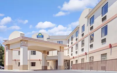 Days Inn & Suites by Wyndham Laurel Near Fort Meade