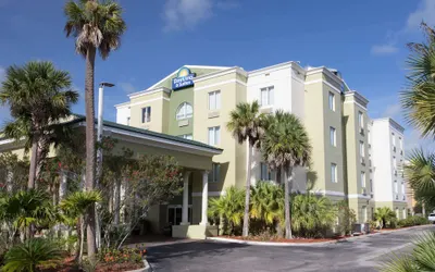 Days Inn & Suites by Wyndham Fort Pierce I-95