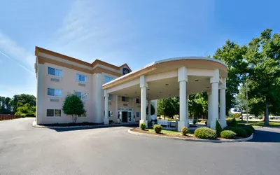 Best Western Plus Newport News Inn & Suites