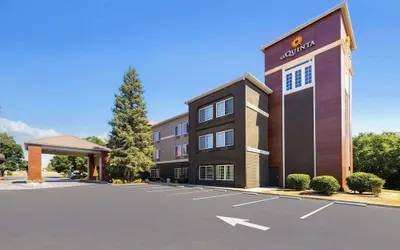 La Quinta Inn & Suites by Wyndham Bakersfield North