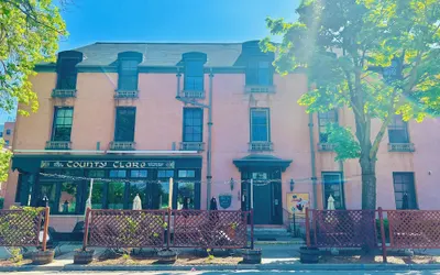 County Clare Irish Hotel & Pub