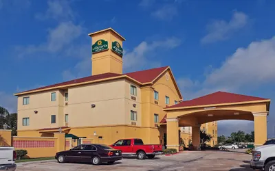 La Quinta Inn & Suites by Wyndham Pasadena