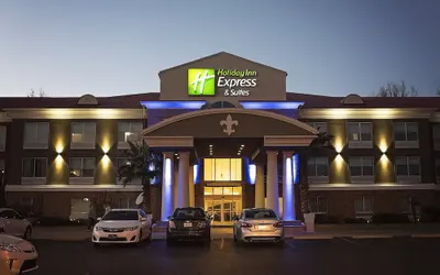 Holiday Inn Express & Suites Alexandria, an IHG Hotel