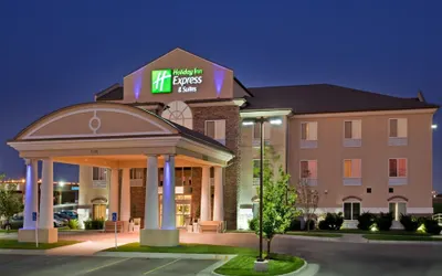 Holiday Inn Express & Suites Wichita Airport by IHG