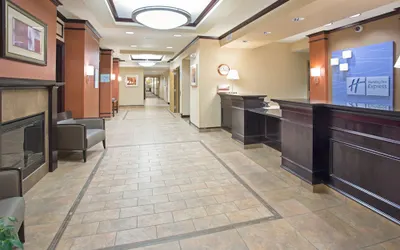 Holiday Inn Express & Suites Minot, an IHG Hotel