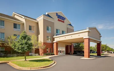 Fairfield Inn & Suites by Marriott Detroit Metro Airport Romulus