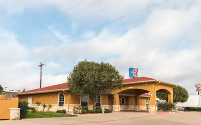 Motel 6 Alvarado, TX