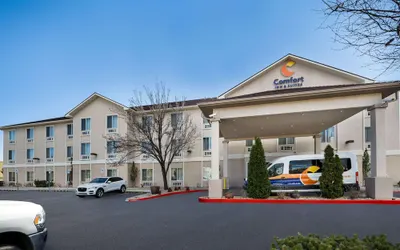 Comfort Inn & Suites Airport