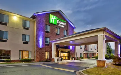 Holiday Inn Express & Suites Buford NE - Lake Lanier, an IHG Hotel