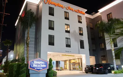 Hampton Inn & Suites Los Angeles/Sherman Oaks