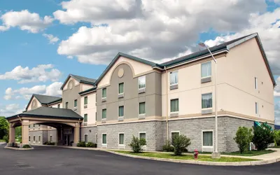 Quality Inn & Suites Fishkill South near I-84