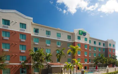 Holiday Inn Express & Suites Pembroke Pines-Sheridan St