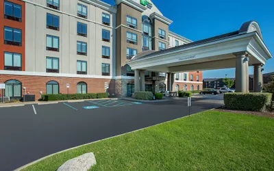 Holiday Inn Express & Suites Lebanon-Nashville Area