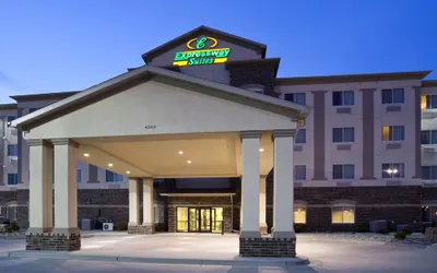 Expressway Suites Fargo