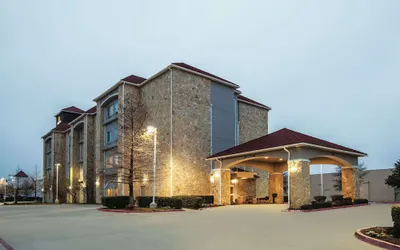 La Quinta Inn & Suites by Wyndham Mansfield TX