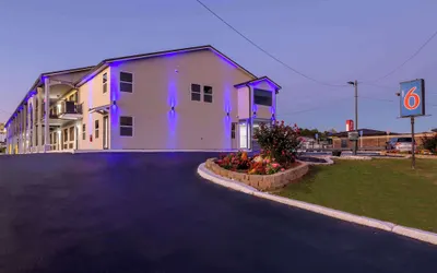 Motel 6 Commerce, GA