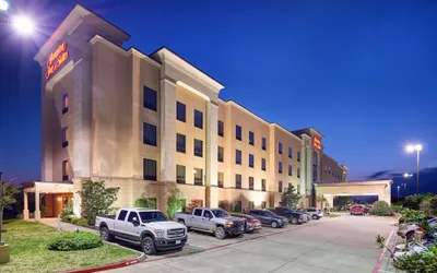 Hampton Inn & Suites Waco-South