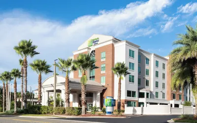 Holiday Inn Express & Suites Chaffee-Jacksonville West by IHG