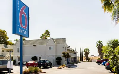 Motel 6 Bakersfield, CA - East