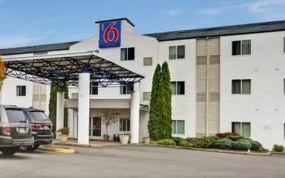 Motel 6 Roseburg, OR