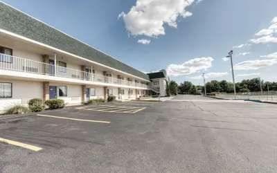 Motel 6 Niantic, CT - New London