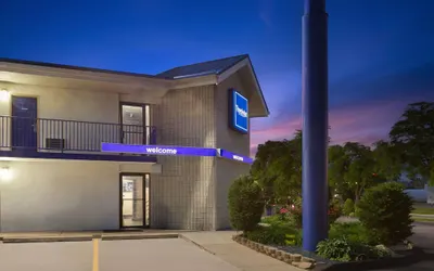 Travelodge by Wyndham Madison Heights MI